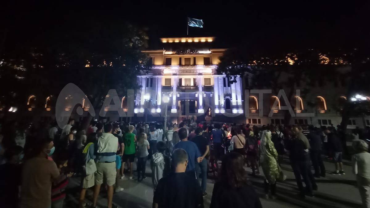 Con bronca e impotencia