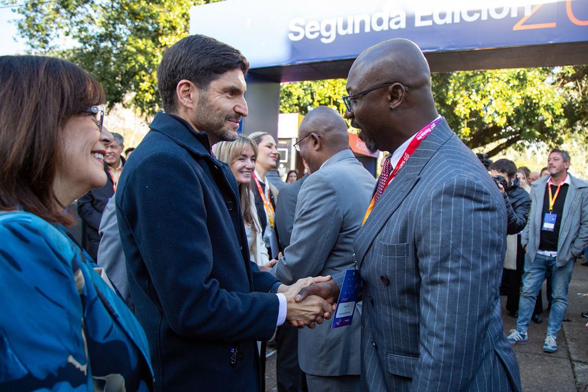 Este año, el evento reúne a 250 compradores internacionales, más de 1.000 empresas santafesinas y nacionales, y representantes diplomáticos de 30 países. Este año, el evento reúne a 250 compradores internacionales, más de 1.000 empresas santafesinas y nacionales, y representantes diplomáticos de 30 países.