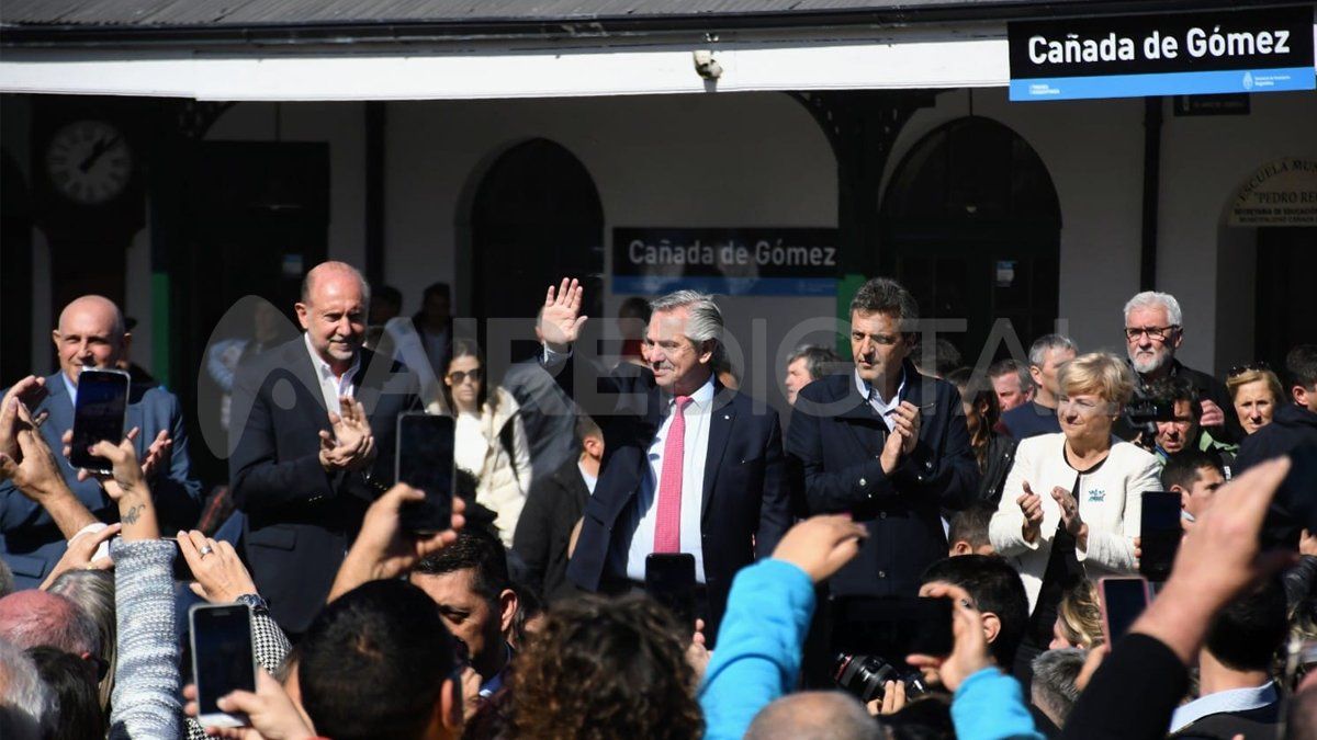 Fernández, Massa y Guerrera llegaron a la comuna de Correa y se dirigieron a la estación de ferrocarril de la misma localidad donde subieron al tren con destino a Cañada de Gómez.