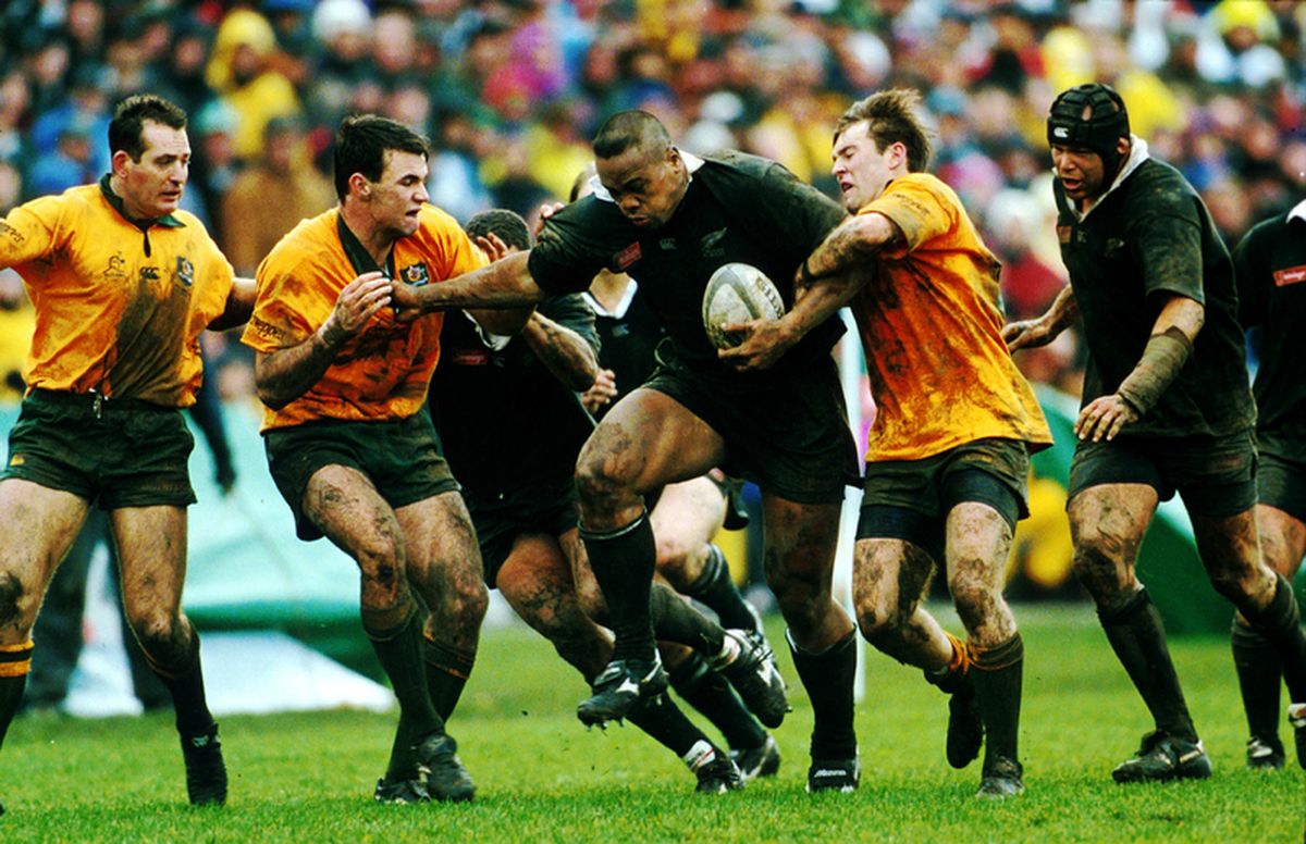 Tras el Mundial de Sudáfrica, Lomu formó parte de la Selección neozelandesa que intervino en el Tri Nations de 1996, el primero de su tipo y que se disputó con el advenimiento del profesionalismo en el rugby. Con sendas victorias sobre Sudáfrica y Australia (foto), los All Blacks se convirtieron en los primeros campeones de este certamen. Tras el Mundial de Sudáfrica, Lomu formó parte de la Selección neozelandesa que intervino en el Tri Nations de 1996, el primero de su tipo y que se disputó con el advenimiento del profesionalismo en el rugby. Con sendas victorias sobre Sudáfrica y Australia (foto), los All Blacks se convirtieron en los primeros campeones de este certamen.