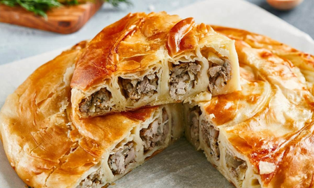 El börek es una receta simple que transforma ingredientes cotidianos en una comida original y sabrosa, perfecta para cualquier día de la semana. El börek es una receta simple que transforma ingredientes cotidianos en una comida original y sabrosa, perfecta para cualquier día de la semana.