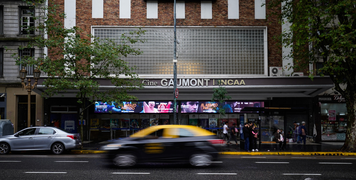Javier Milei habría ordenado la venta del cine Gaumont. Javier Milei habría ordenado la venta del cine Gaumont.