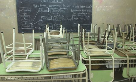Los docentes públicos y privados lanzaron nuevos paros en Santa Fe. Los docentes públicos y privados lanzaron nuevos paros en Santa Fe.