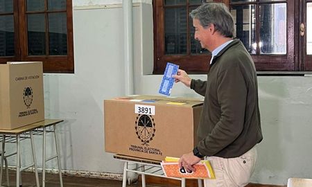 Nicolás Mayoraz votó en Rosario. Nicolás Mayoraz votó en Rosario.