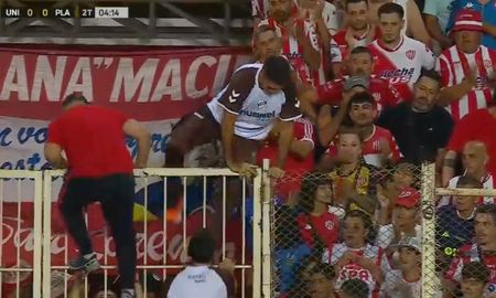 Los médicos de Unión y de Platense debieron treparse al alambrado para asistir a una persona descompensada en la tribuna. Los médicos de Unión y de Platense debieron treparse al alambrado para asistir a una persona descompensada en la tribuna.