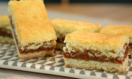 Cómo hacer cuadrados de coco y dulce de leche con la riquísima receta de Osvaldo Gross Cómo hacer cuadrados de coco y dulce de leche con la riquísima receta de Osvaldo Gross