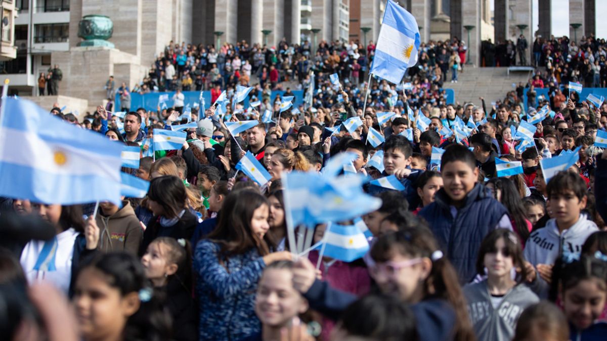 En el Monumento se realizará la tradicional Jura a la Bandera de la que participarán estudiantes de todo el país.