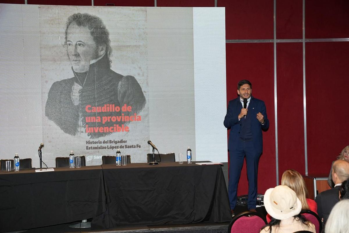 El gobernador de Santa Fe participó en Buenos Aires de la presentación de “Caudillo de una provincia invencible”