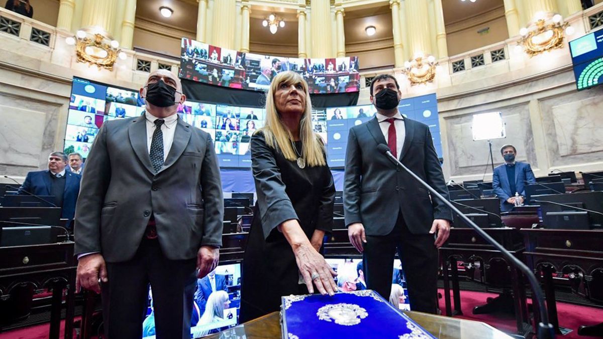 Mediante las redes sociales