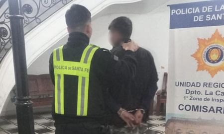 Peluquín fue llevado a la Subcomisaría Primera en donde se realizaron las actuaciones. Peluquín fue llevado a la Subcomisaría Primera en donde se realizaron las actuaciones.