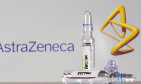 El desarrollo del laboratorio británico estaría mostrando baja efectividad contra la nueva variante El desarrollo del laboratorio británico estaría mostrando baja efectividad contra la nueva variante
