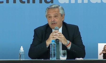 Alberto Fernández firmó junto a los gobernadores el Acuerdo federal para una Argentina unida contra la violencia de género. Alberto Fernández firmó junto a los gobernadores el Acuerdo federal para una Argentina unida contra la violencia de género.