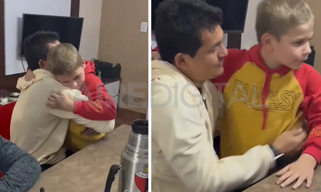 El Pulga Rodríguez visitó de sorpresa a un niño con discapacidad en su casa. El Pulga Rodríguez visitó de sorpresa a un niño con discapacidad en su casa.
