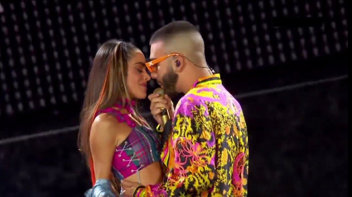 Tini y Manuel Turizo tienen mucha química y no pueden disimularlo.