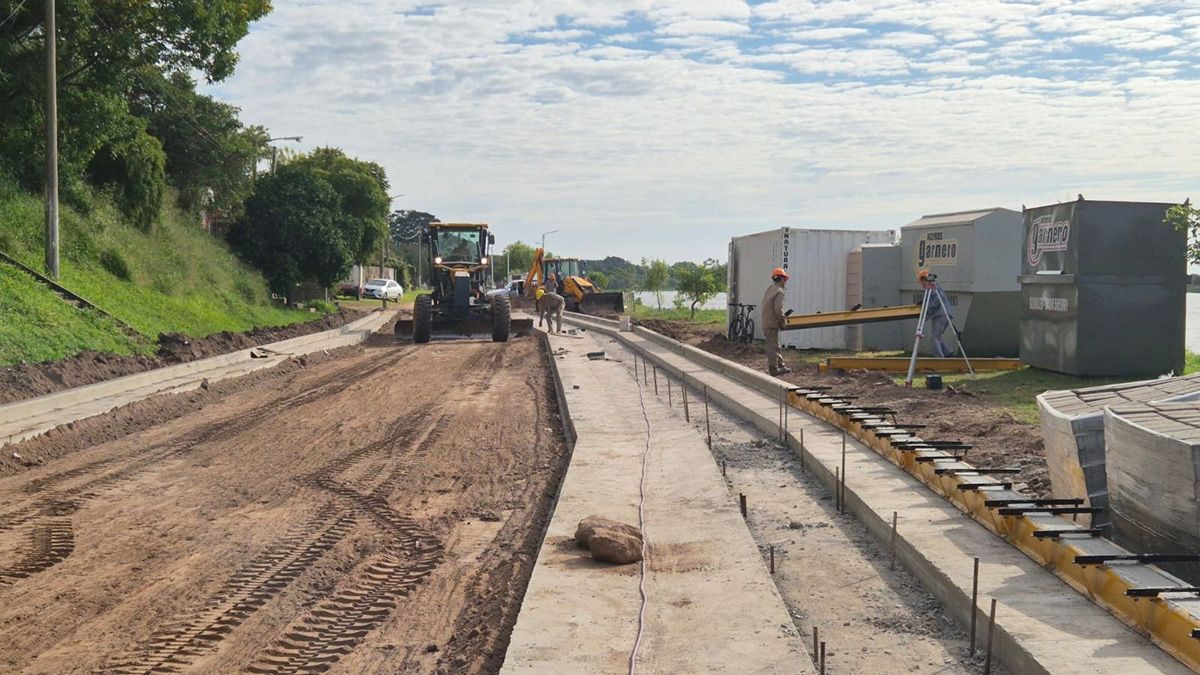 “Son esos proyectos que siempre estaban en las municipalidades, pero no había recursos para encararlos. Hoy vemos cómo en Coronda la obra pública no se detiene y avanza para devolverle a los vecinos un espacio público de calidad”, sostuvo el ministro Lisandro Enrico.
