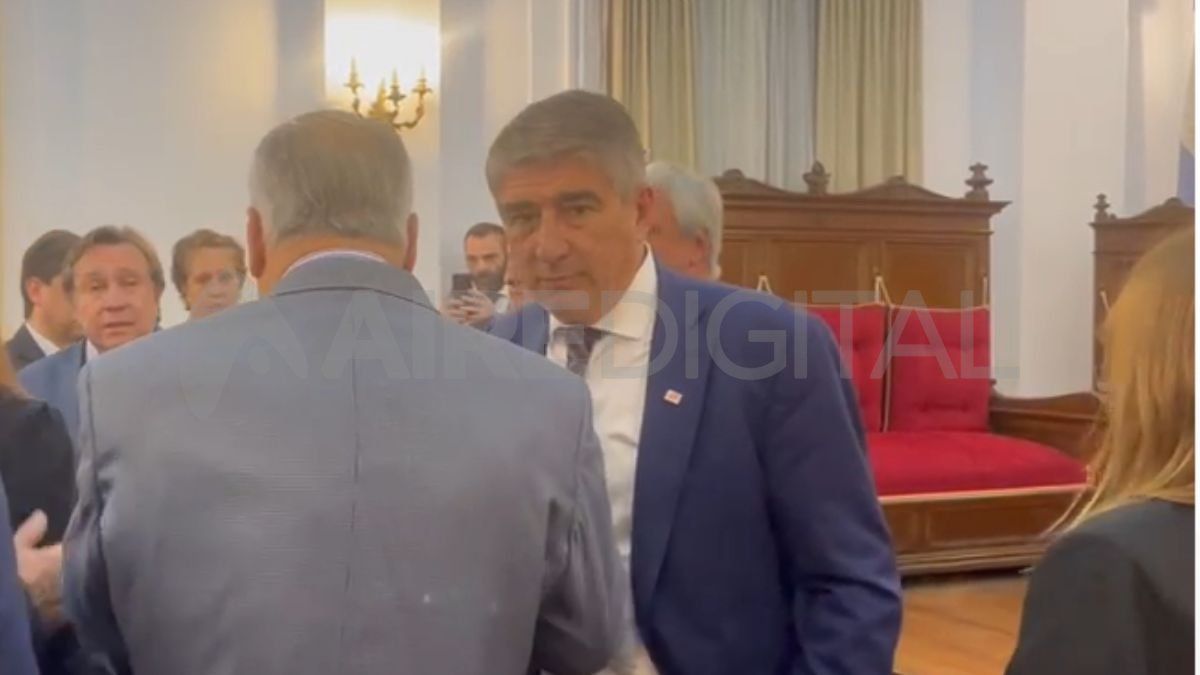 Gutiérrez y Bastia protagonizaron un tenso momento en la jura de los nuevos miembros.