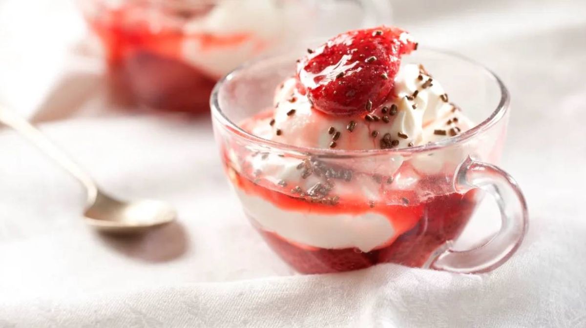 Copa helada de chantilly para palpitar el verano