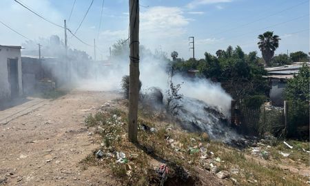 Un incendio en un basural de barrio Barranquitas, en la ciudad de Santa Fe, generó alarma entre los vecinos este jueves. Un incendio en un basural de barrio Barranquitas, en la ciudad de Santa Fe, generó alarma entre los vecinos este jueves.