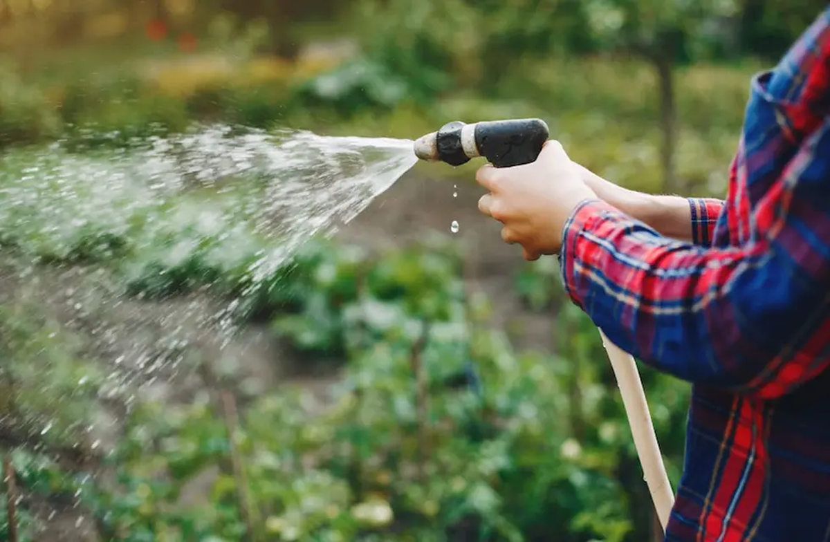Un hombre murió electrocutado en Mendoza tras desenchufar una bomba de agua