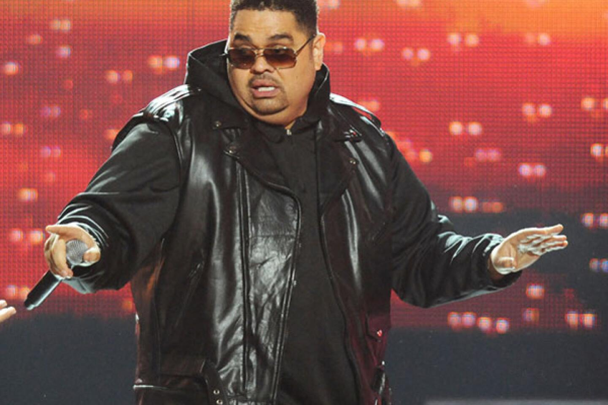 Dwight Errington Myers, más conocido como Heavy D fue un rapero y cantante jamaicano-estadounidense. Fue el antiguo líder de Heavy D & the Boyz, un grupo de hip hop que incluía a G-Whiz, Dwight Errington Myers, más conocido como Heavy D fue un rapero y cantante jamaicano-estadounidense. Fue el antiguo líder de Heavy D & the Boyz, un grupo de hip hop que incluía a G-Whiz,
