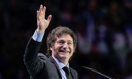 Javier Milei aseguró que eliminará cerca del 90% de los impuestos, y anticipó que intentará avanzar en una reforma del sistema previsional. Javier Milei aseguró que eliminará cerca del 90% de los impuestos, y anticipó que intentará avanzar en una reforma del sistema previsional.