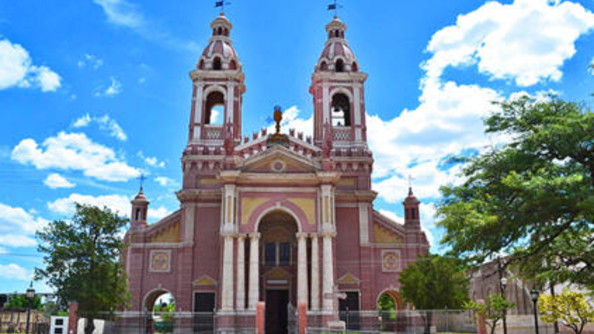 La Parroquia San Francisco Solano se alza como un símbolo de la región de Córdoba. La Parroquia San Francisco Solano se alza como un símbolo de la región de Córdoba.