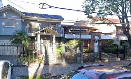 Unos delincuentes golpearon e intentaron asfixiar a una fiscal en Buenos Aires tras irrumpir en su casa para robarle dinero. Unos delincuentes golpearon e intentaron asfixiar a una fiscal en Buenos Aires tras irrumpir en su casa para robarle dinero.