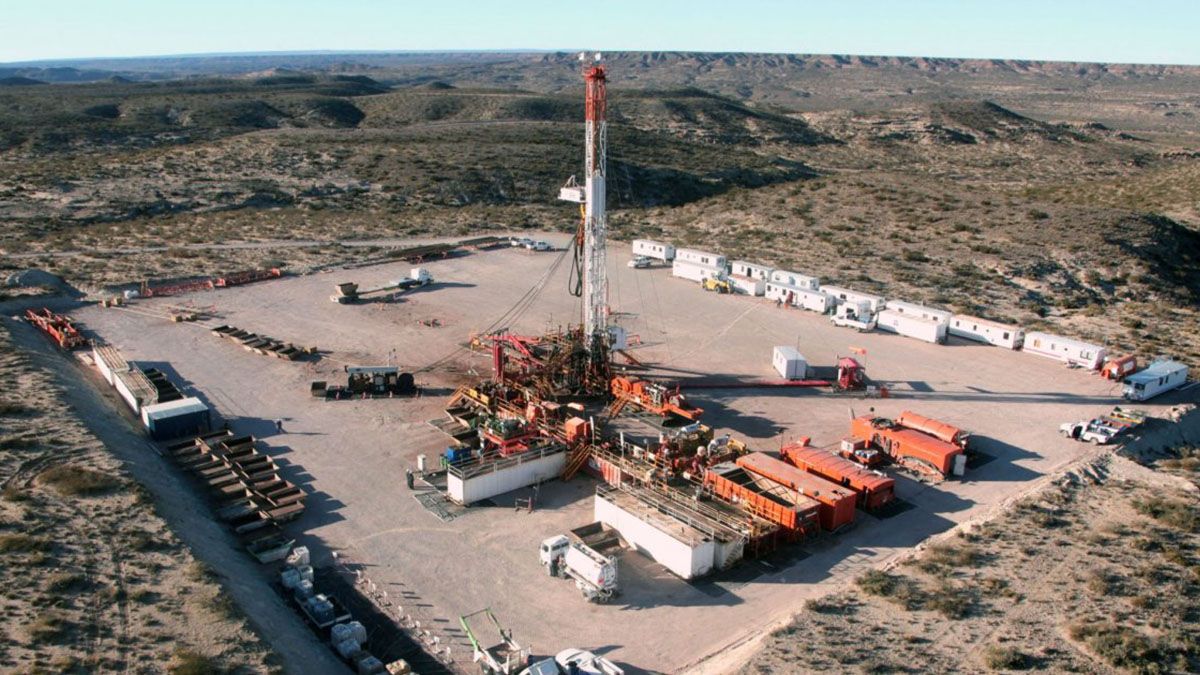 YPF tiene 41 equipos activos en Vaca Muerta.