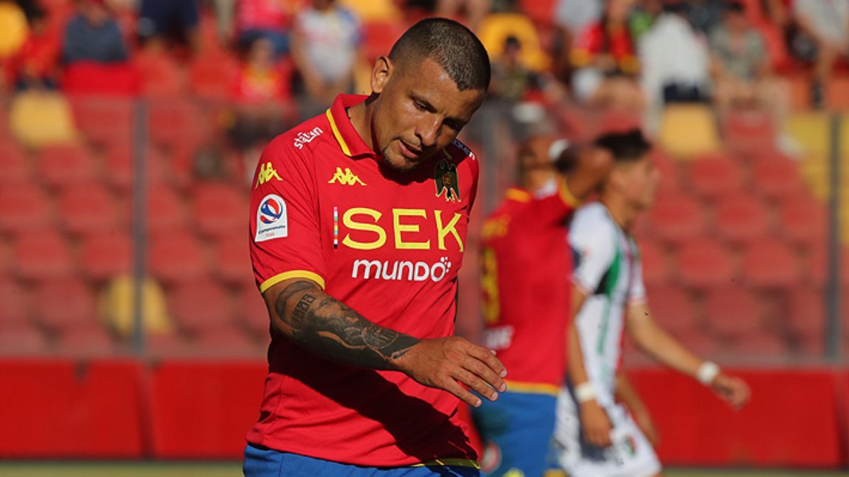 Emiliano Vecchio no seguirá en Unión Española y su deseo es la de retornar al fútbol argentino. Emiliano Vecchio no seguirá en Unión Española y su deseo es la de retornar al fútbol argentino.