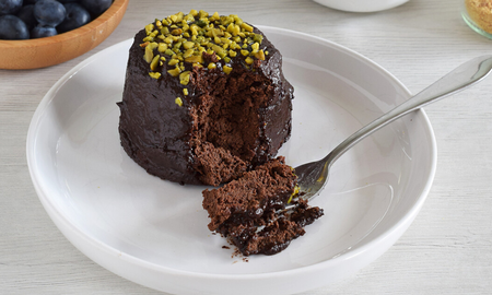 La banana y la avena se unieron para crear el bizcochuelo más saludable. Un mug cake que cuida tu dieta. La banana y la avena se unieron para crear el bizcochuelo más saludable. Un mug cake que cuida tu dieta.