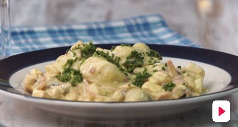 Ravioles de ricota y jamón con salsa 4 quesos