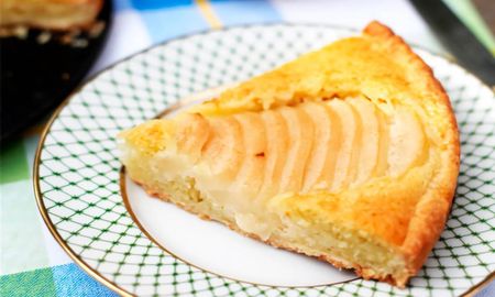 Torta de peras y almendras, by Dolli Irigoyen. Torta de peras y almendras, by Dolli Irigoyen.