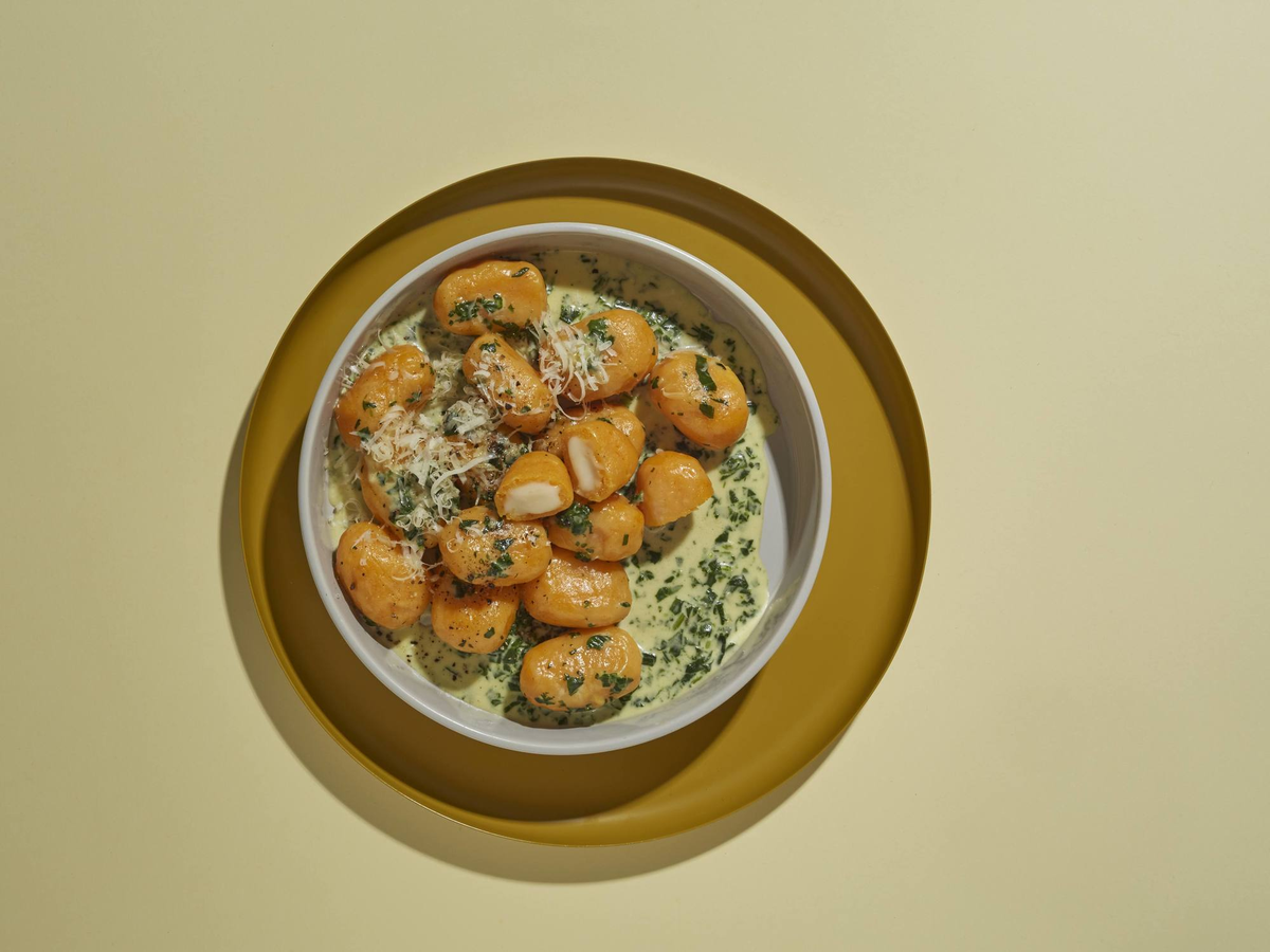 Hacer ñoquis rellenos de acelga con queso. Hacer ñoquis rellenos de acelga con queso.