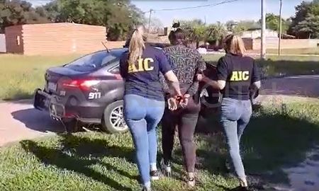 Zeniquel fue detenida en un allanamiento que tuvo lugar en una vivienda de Sauce Viejo. Zeniquel fue detenida en un allanamiento que tuvo lugar en una vivienda de Sauce Viejo.