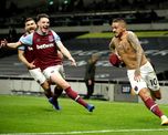 Manuel Lanzini anotó un golazo para que West Ham empate 3-3 con Tottenham por la Premier League. Manuel Lanzini anotó un golazo para que West Ham empate 3-3 con Tottenham por la Premier League.