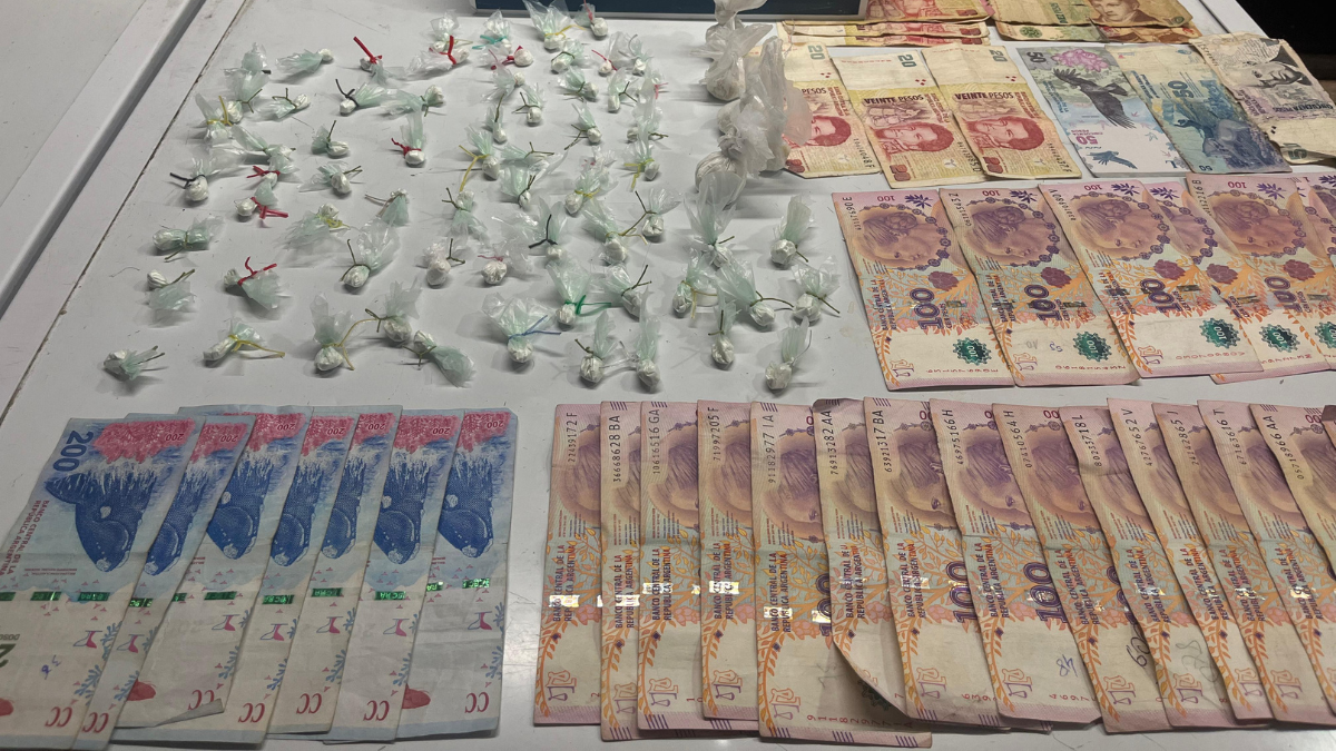 En total se realizaron siete allanamientos en diferentes barrios de la ciudad de Rosario y en la localidad de Ceres. En total se realizaron siete allanamientos en diferentes barrios de la ciudad de Rosario y en la localidad de Ceres.