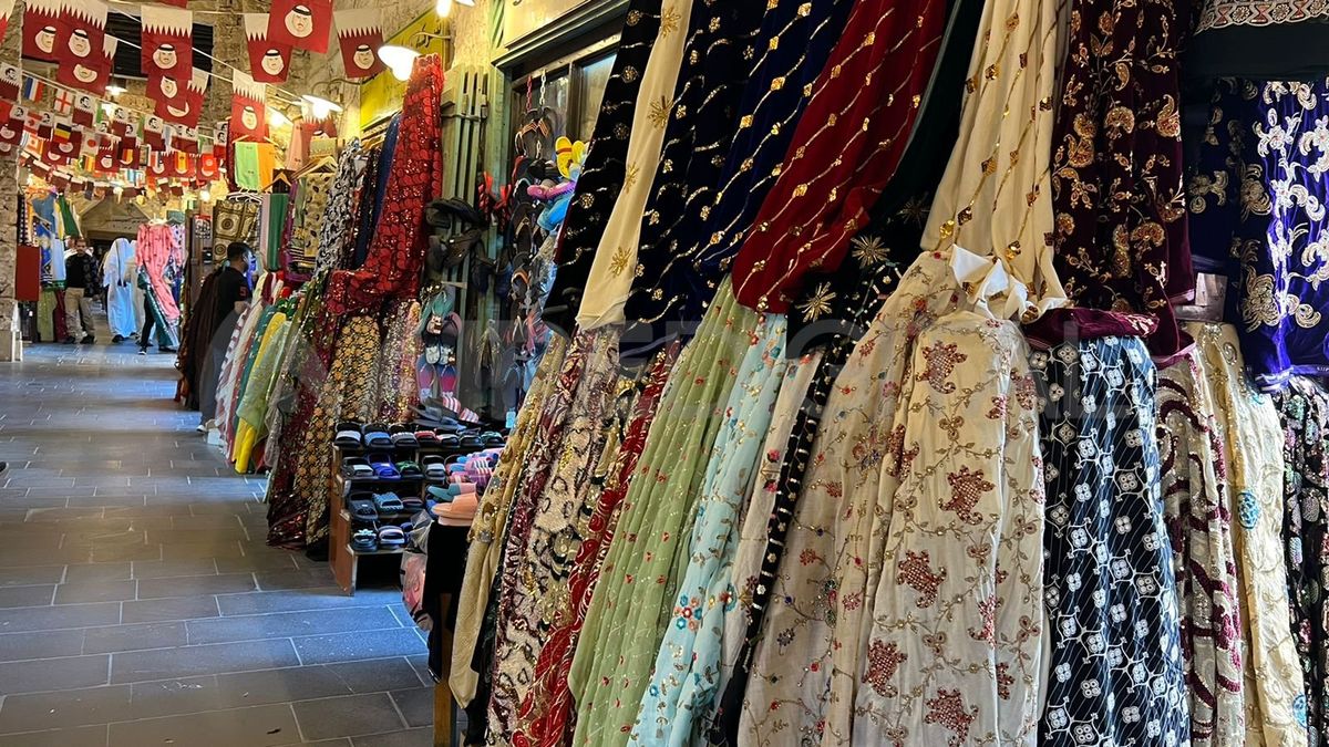 Conserva todavía construcciones tradicionales árabes y aunque hay mapas en las paredes, si no sabes el idioma, es muy probable que te pierdas.