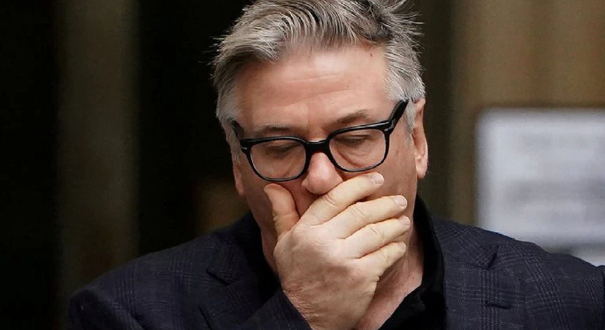 Las fotos que muestran la consternación de Alec Baldwin después de matar a la directora de fotografía de la película Rust