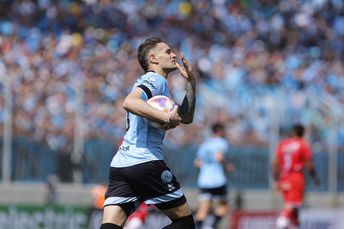 Belgrano campeón de Primera Nacional. Con gol de su capitán de penal, el Pirata se fue al descanso con un empate parcial.