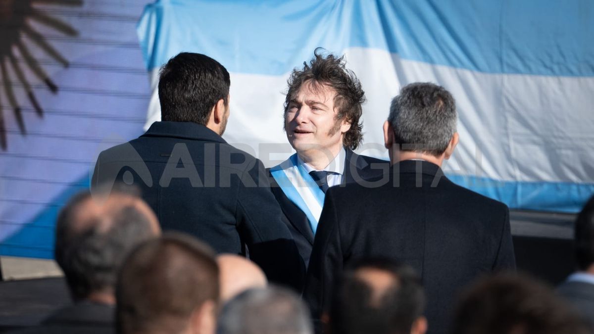 Javier Milei llega a la provincia de Santa Fe para participar de los 140 años de la Bolsa de Comercio de Rosario.