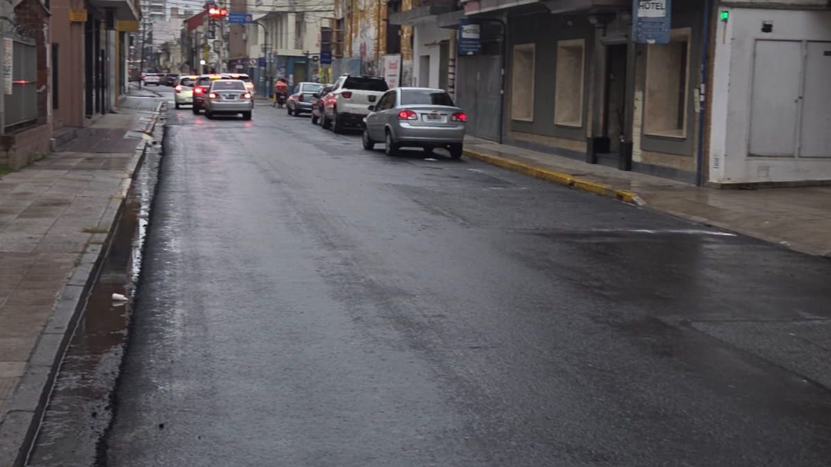 Culminó el bacheo en calle Irigoyen Freyre, entre Rivadavia y San Luis. Culminó el bacheo en calle Irigoyen Freyre, entre Rivadavia y San Luis.
