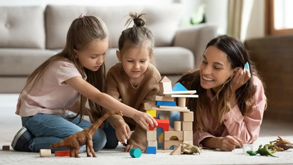 La EXCELENTE noticia para niñeras: cuánto cobrarán en abril