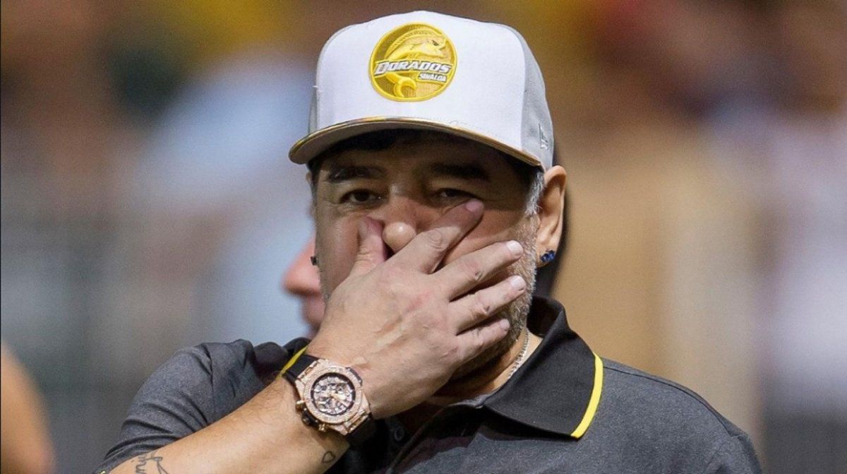 Filtran fotos de las fiestas sexuales de Diego Maradona con presuntas menores de edad