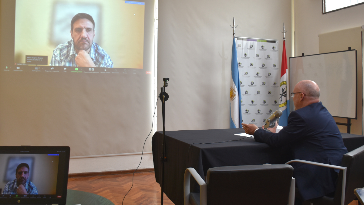 Luciano Grasso estuvo en Santa Fe tras ser convocado por la Defensoría del Pueblo local para brindar un seminario. Luciano Grasso estuvo en Santa Fe tras ser convocado por la Defensoría del Pueblo local para brindar un seminario.