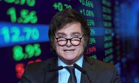El Presidente señalóque el dinero podrían aportarlo el FMI, organismos multilaterales, inversoresprivados e, incluso, “algunos países”. El Presidente señalóque el dinero podrían aportarlo el FMI, organismos multilaterales, inversoresprivados e, incluso, “algunos países”.