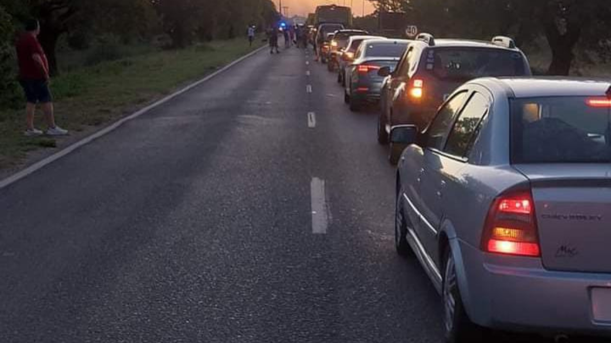 Largas filas en la Ruta 1 por un corte de tránsito a la altura de Los Zapallos.&nbsp;