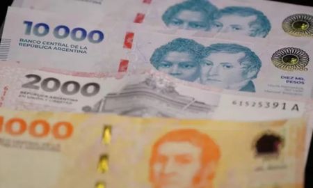 Según datos oficiales, en junio de 2024 estuvieron alcanzados por el impuesto a las Ganancias 370.916 asalariados y 16.412 jubilados. Ahora se estima que abarca a más de un millón de trabajadores y jubilados. Según datos oficiales, en junio de 2024 estuvieron alcanzados por el impuesto a las Ganancias 370.916 asalariados y 16.412 jubilados. Ahora se estima que abarca a más de un millón de trabajadores y jubilados.
