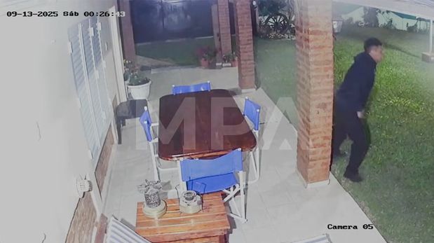 Uno de los ladrones al ser captados por las cámaras de seguridad instaladas en la casa de Villagoiz.&nbsp;