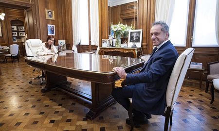 “Hablamos mucho, con sinceridad y con el respeto de siempre. Me transmitió que su vocación es ayudar y colaborar como un compañero más”, dijo la titular del Senado. “Hablamos mucho, con sinceridad y con el respeto de siempre. Me transmitió que su vocación es ayudar y colaborar como un compañero más”, dijo la titular del Senado.