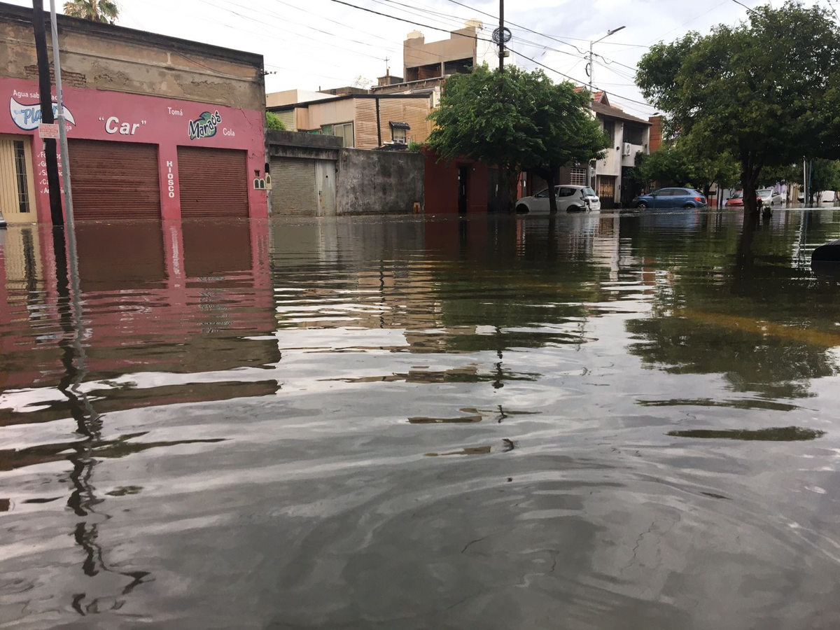Muchas localidades de la Provincia de Buenos Aires están inundadas. Se pidió la autopsia del cadáver encontrado en Valentín Alsina. Muchas localidades de la Provincia de Buenos Aires están inundadas. Se pidió la autopsia del cadáver encontrado en Valentín Alsina.